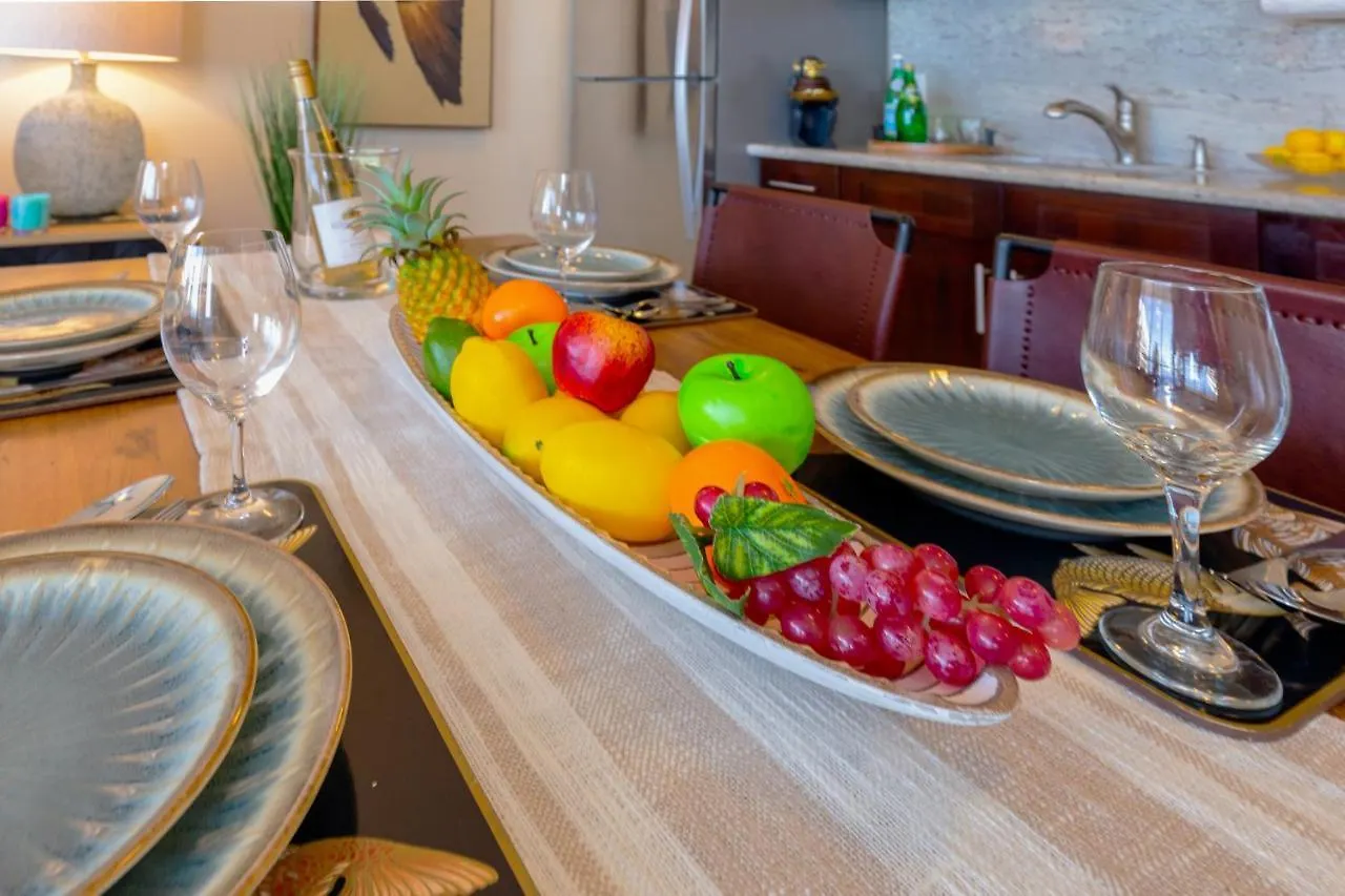 Deluxe Living In Waikiki - Ocean View Condo With Parking Honolulu