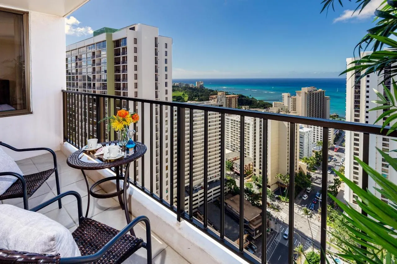 Deluxe Living In Waikiki - Ocean View Condo With Parking Honolulu