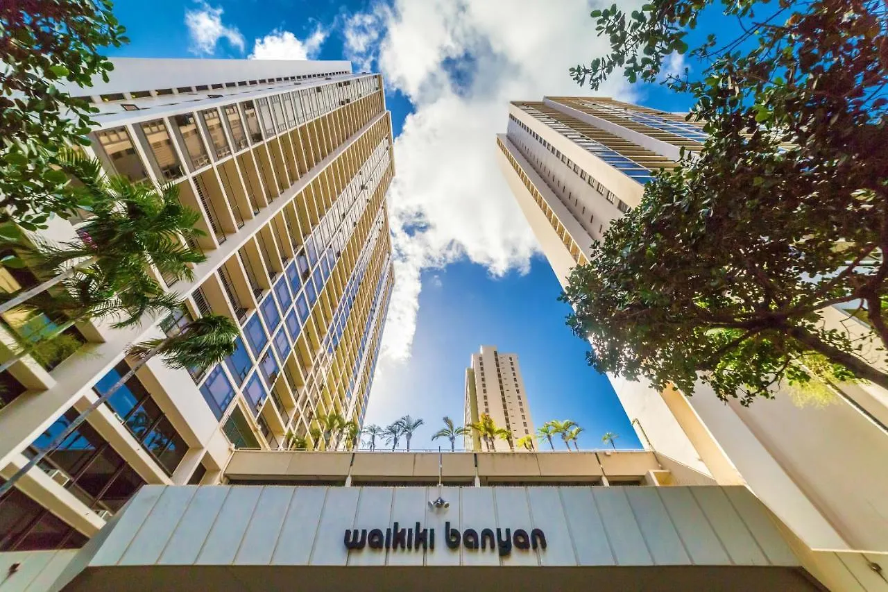 Deluxe Living In Waikiki - Ocean View Condo With Parking Honolulu