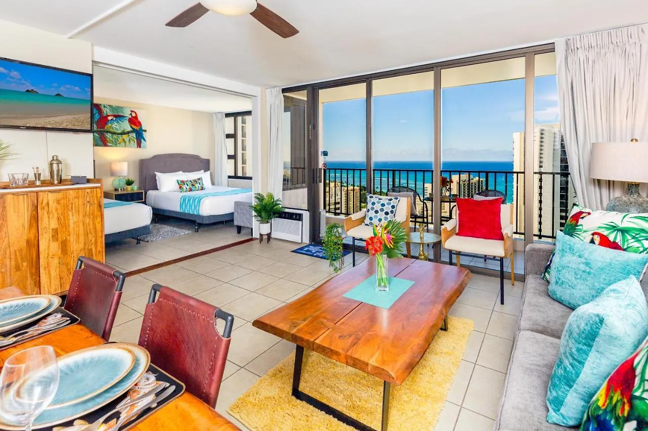Deluxe Living In Waikiki - Ocean View Condo With Parking location