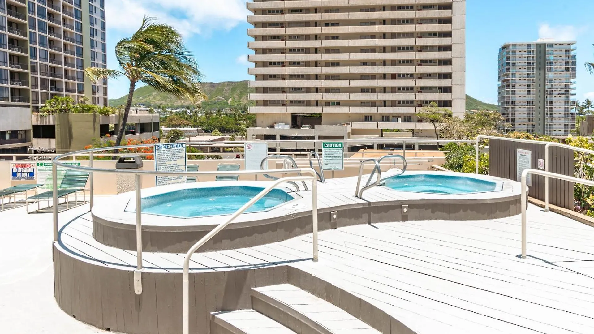 Deluxe Living In Waikiki - Ocean View Condo With Parking Honolulu